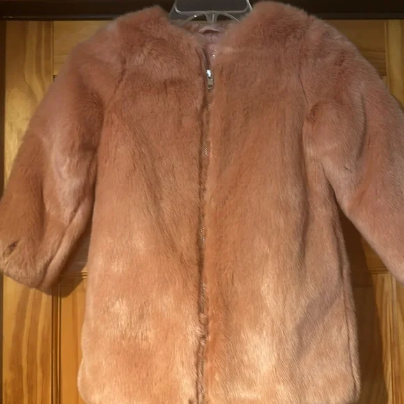 Girls fur coat - Picture 2 of 3